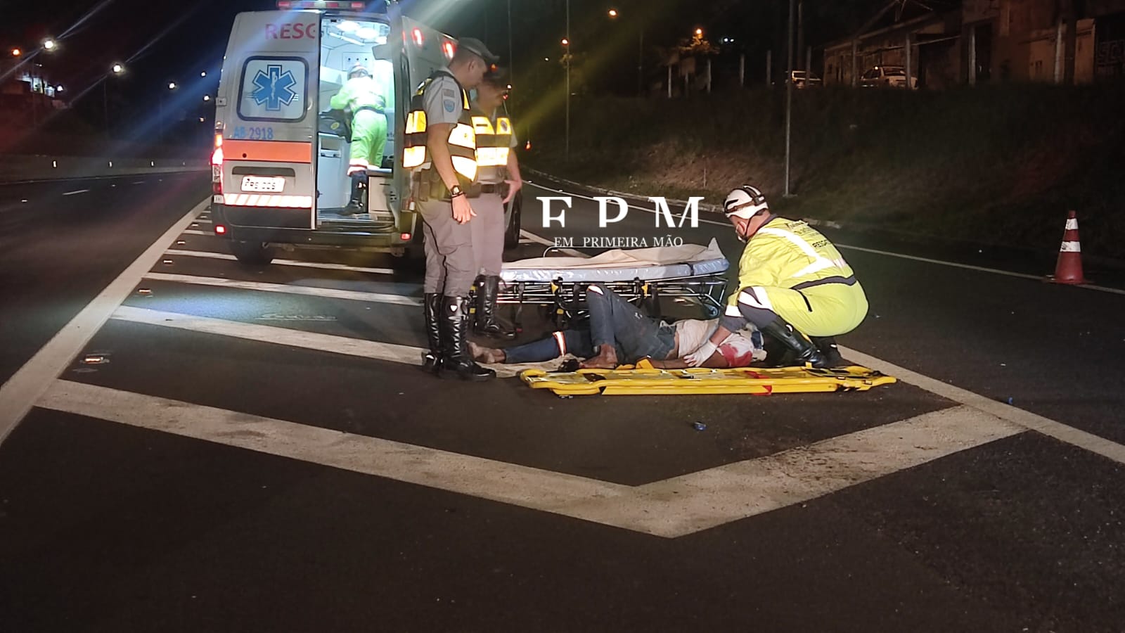 Motorista foge após atropelar e deixar pedestre em estado grave na Cândido Portinari