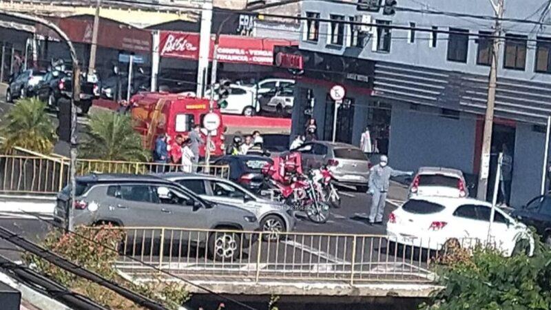 Vendedor de picolés é atropelado em faixa de pedestre em avenida movimentada de Franca