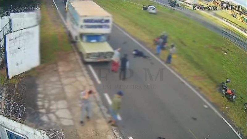 Câmera de segurança registra acidente fatal envolvendo motociclista na marginal da rodovia Anhanguera em Ribeirão Preto