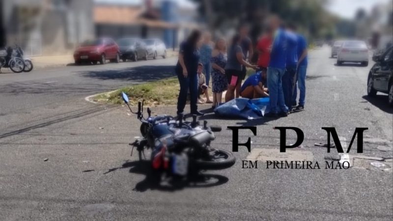 Motociclista fica ferida após ter a frente cortada por veículo em avenida de Franca