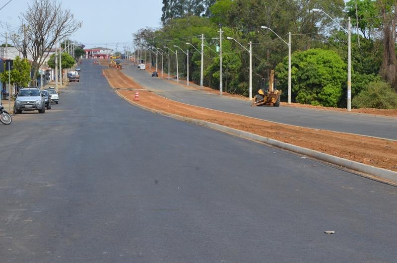 Prefeitura conclui asfalto e prepara sinalização da avenida Geralda Rocha Silva em Franca