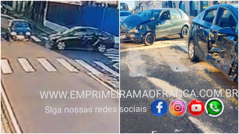 Duas pessoas foram socorridas após colisão entre dois veículos no Centro de Franca
