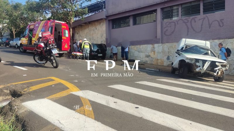 Motorista desrespeita pare e causa acidente no Centro de Franca