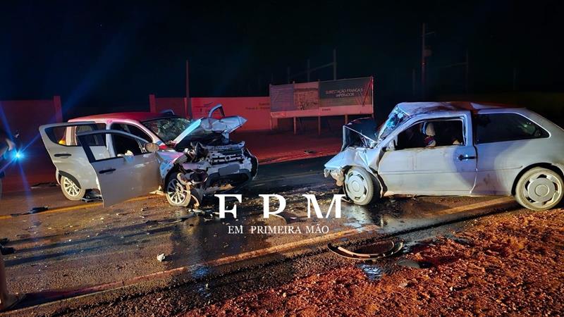 Duas pessoas ficaram feridas após colisão frontal em rodovia de Franca