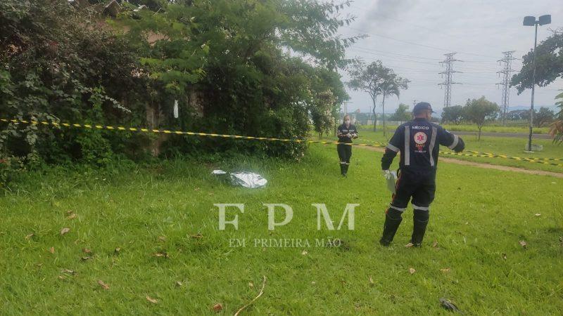 Homem é encontrado sem vida em praça em Franca