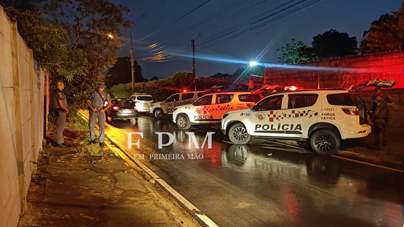 Homem tenta fugir da polícia, resiste à abordagem e acaba baleado em Franca