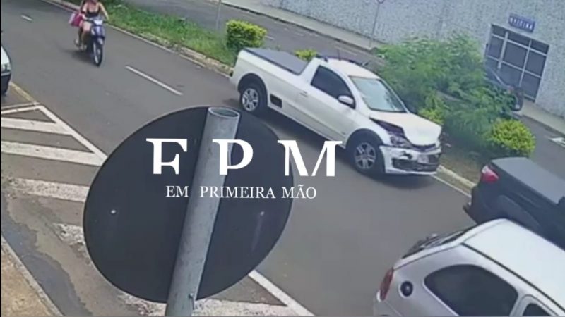 Câmera de segurança registra colisão entre dois veículos em avenida de Franca