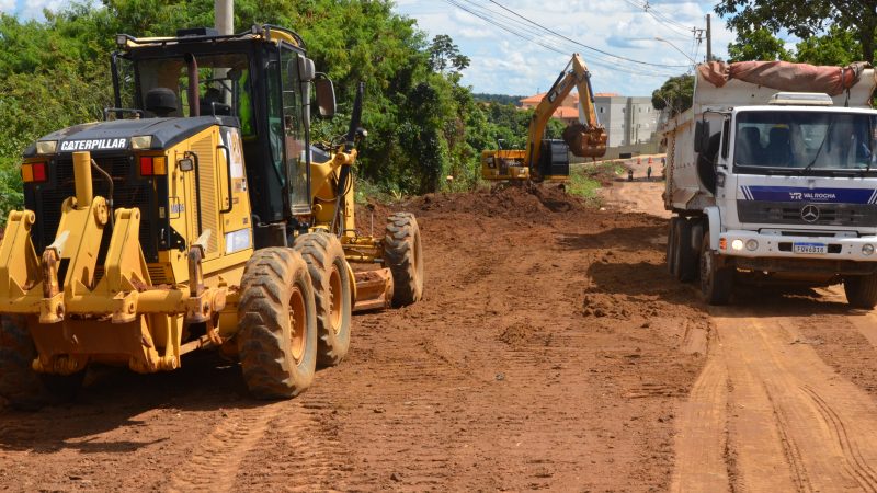 Prefeitura inicia asfalto de via que liga o Luíza ao São Domingos