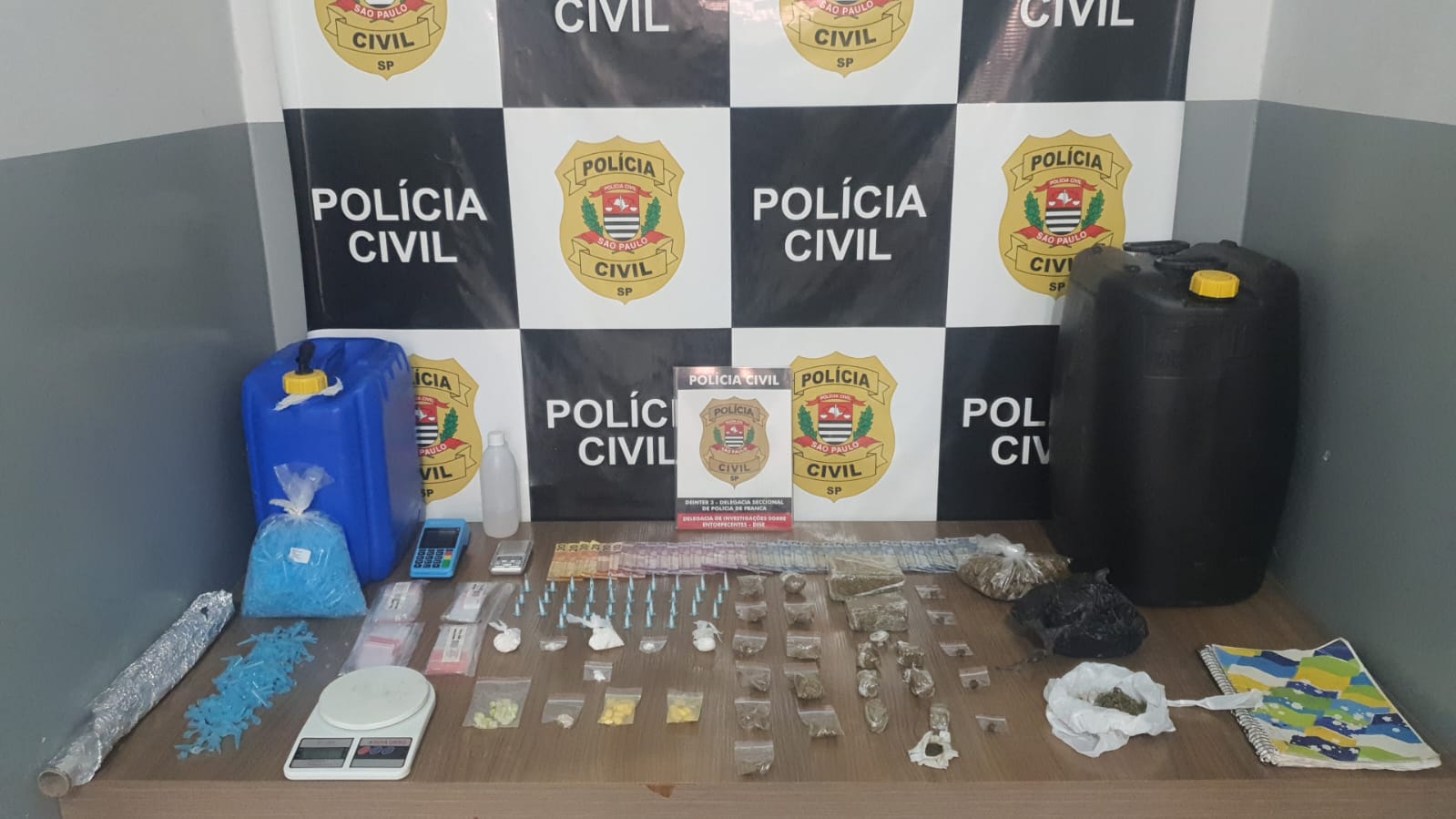 Traficante é preso pela DISE de Franca com drogas e 70 litros de lança-perfume