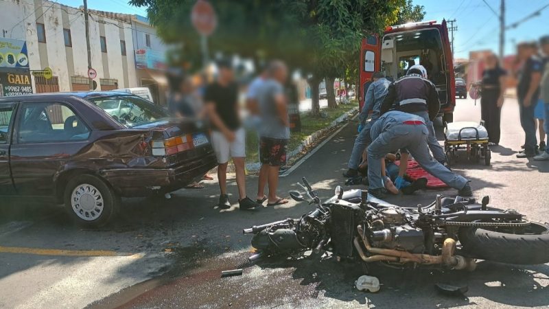 Motociclista fica ferido após colisão com carro em avenida de Franca