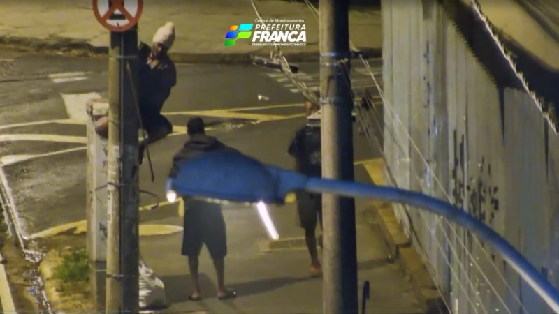 Criminosos são detidos após serem flagrados furtando fiação na área central de Franca