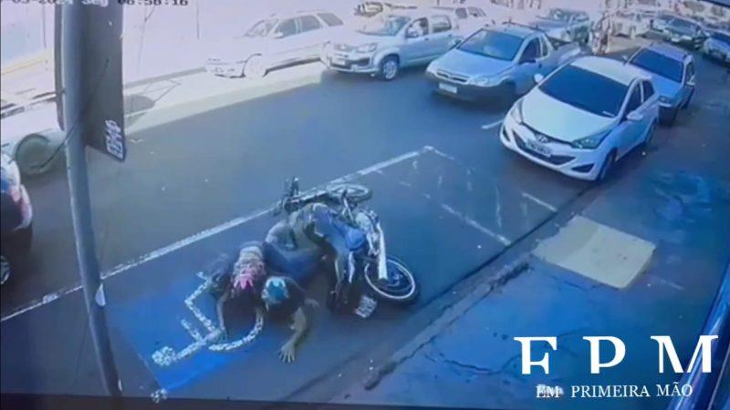 Câmera de segurança registra acidente em rua movimentada de Franca