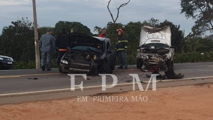 Acidente na rodovia João Traficante deixa duas pessoas feridas