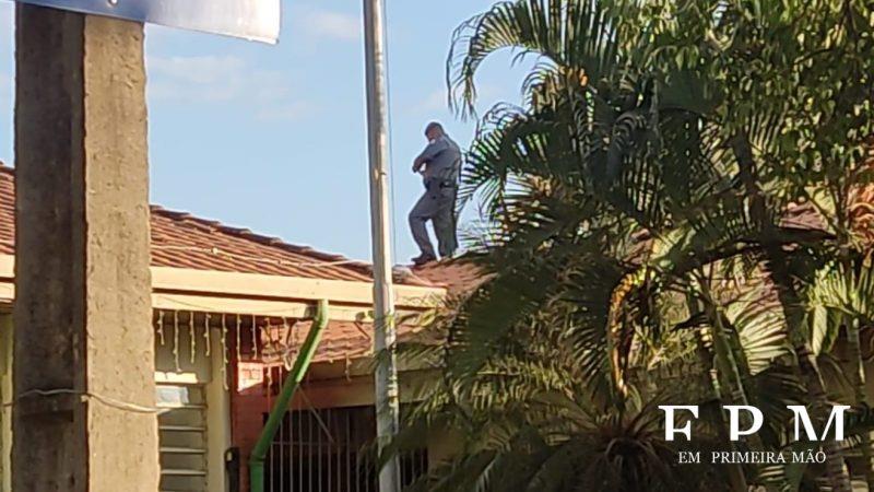 Ladrão foge pelo telhado após tentar furtar fiação de hamburgueria em Franca