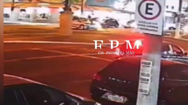 Motociclista fica ferida após avançar sinal vermelho em avenida de Franca