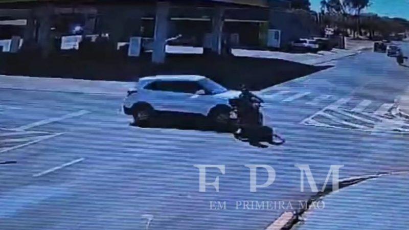 Motorista avança sinal de pare e atinge motociclista em avenida de Franca