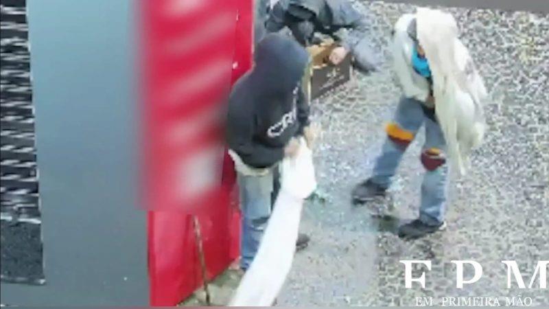 Central de Monitoramento flagra criminosos furtando ótica na área central de Franca