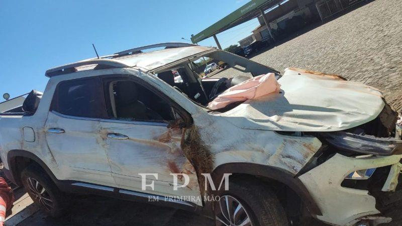 Motorista perde controle de veículo e capota na Cândido Portinari, em Franca