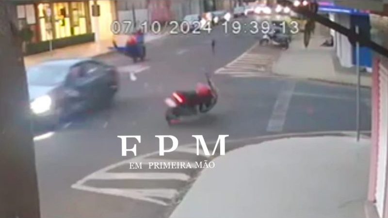 Motociclista sofre ferimentos graves após desrespeitar sinal de pare em Franca