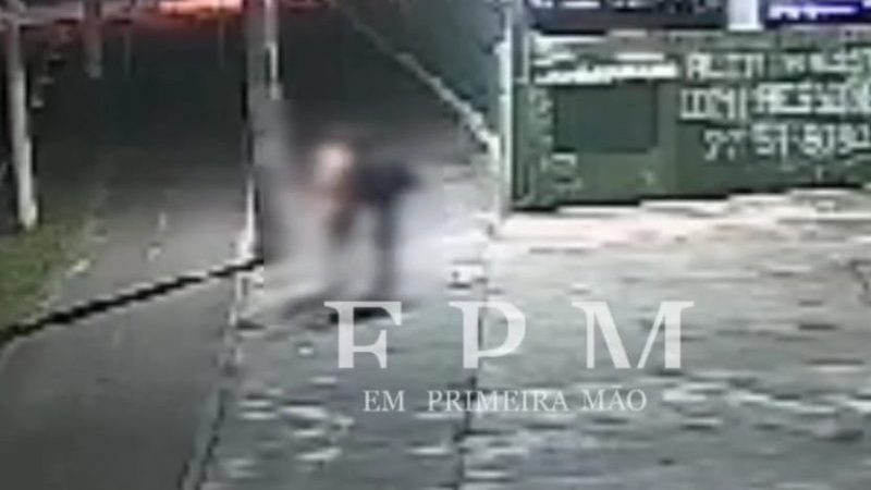 Câmera de segurança registra momento em que mulher é incendiada por companheiro, em Franca