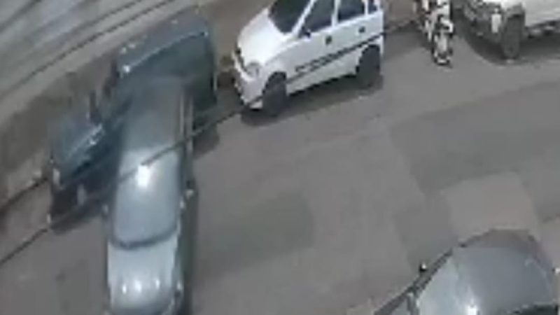 Motorista foge após colidir com carro estacionado na Estação, em Franca