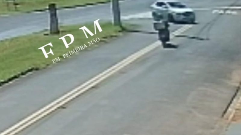 Câmera registra colisão frontal entre carro e moto em Franca