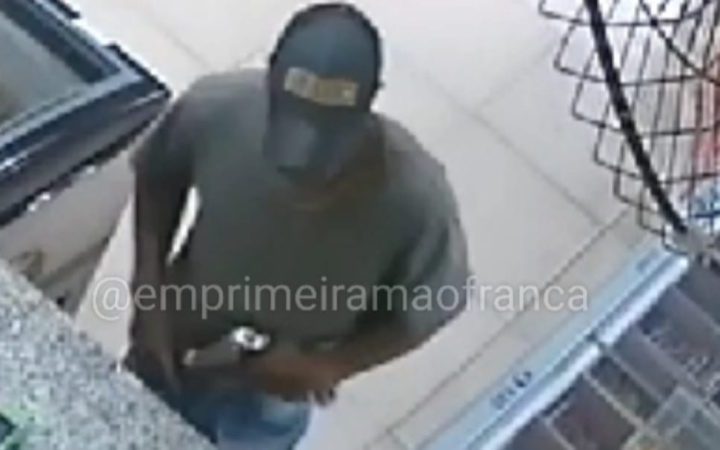 Câmera de segurança registra roubo em sorveteria no Jardim Dermínio em Franca