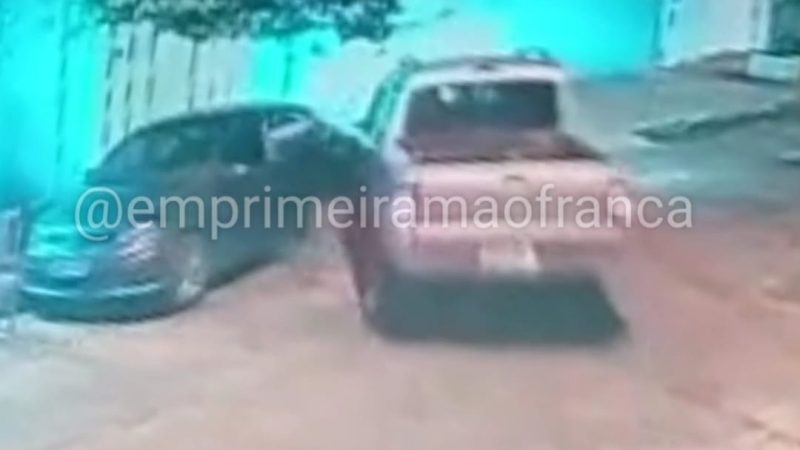 Motorista foge após se envolver em grave acidente; na fuga, causa outro acidente
