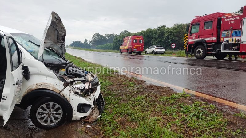 Motorista fica ferido após capotamento em rodovia de Franca