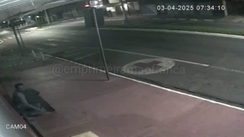 Criminoso é flagrado por câmeras de segurança furtando drogaria em Franca