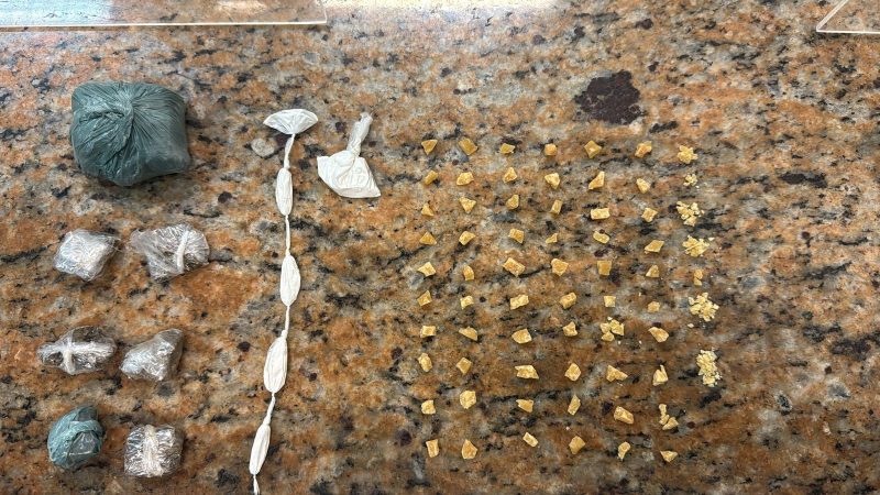 Polícia Militar prende criminoso por tráfico de drogas em praça de Cristais Paulista