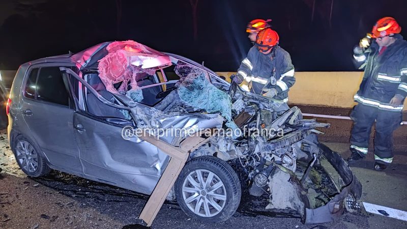 Colisão traseira entre carro e caminhão por pouco não termina em tragédia na região