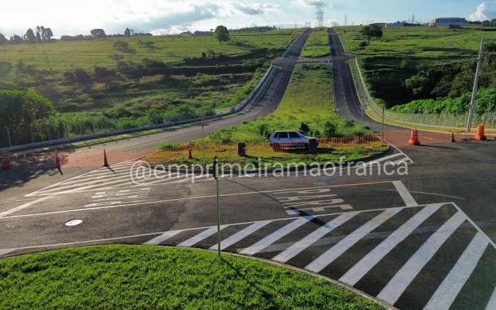 Moradores questionam interdição de avenida recém-pavimentada na zona Oeste de Franca