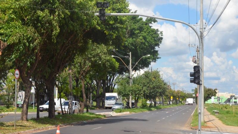 Prefeitura instala semáforo para pedestres na avenida Dom Pedro