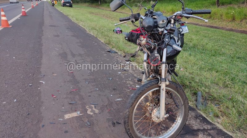 Colisão traseira entre moto e carro deixa uma vítima na Cândido Portinari, em Franca