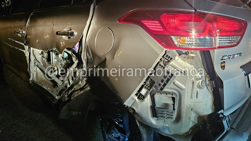 Motorista colide com defensa metálica na rodovia Ronan Rocha, em Franca