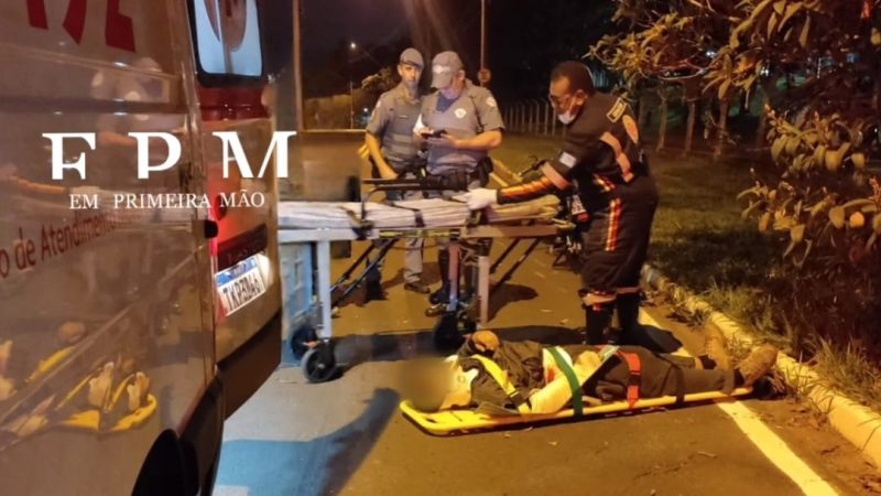 Motociclista colide contra poste e sofre ferimentos graves em Franca