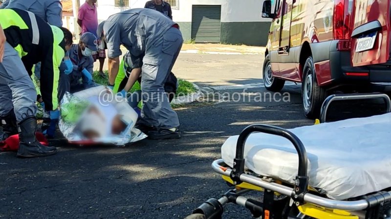 Pedestre sofre ferimentos graves após ser atropelado por veículo em avenida de Franca