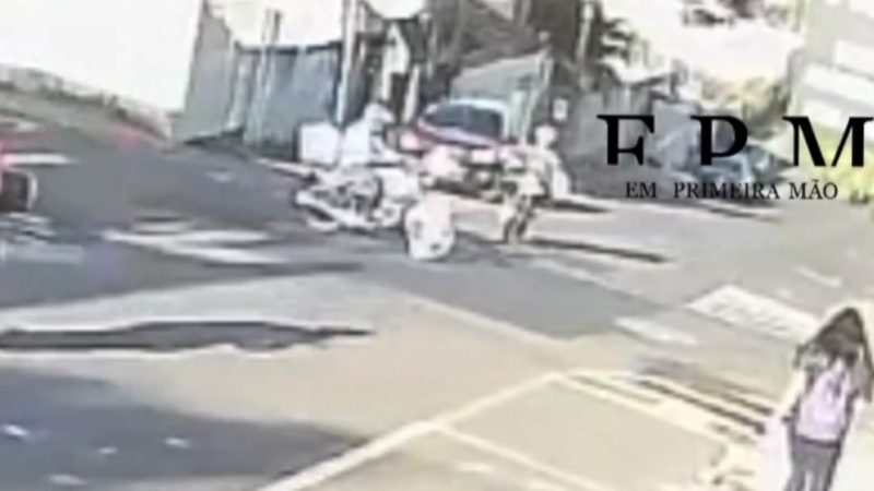 Motociclistas ficam feridos em acidente no cruzamento da Vila Nicácio, em Franca