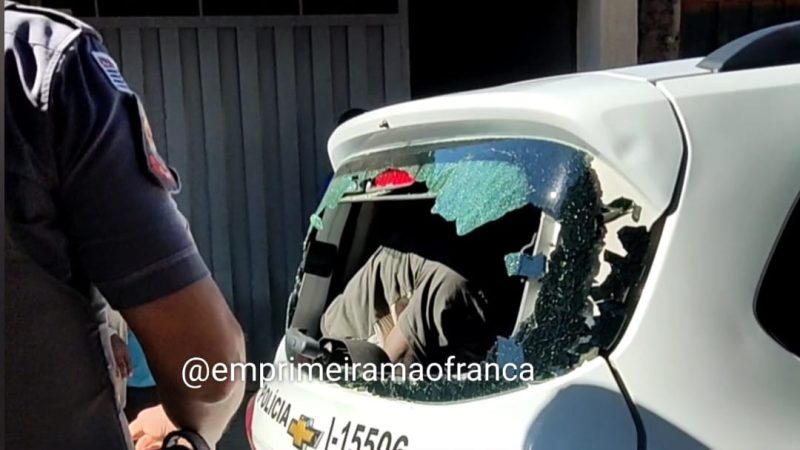 Ladrão foge por telhados, é detido pela Polícia Militar e quebra vidro de viatura em Franca