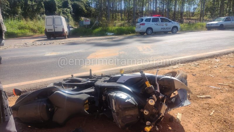 Colisão entre moto e carro deixa motociclista ferido na rodovia Tancredo Neves