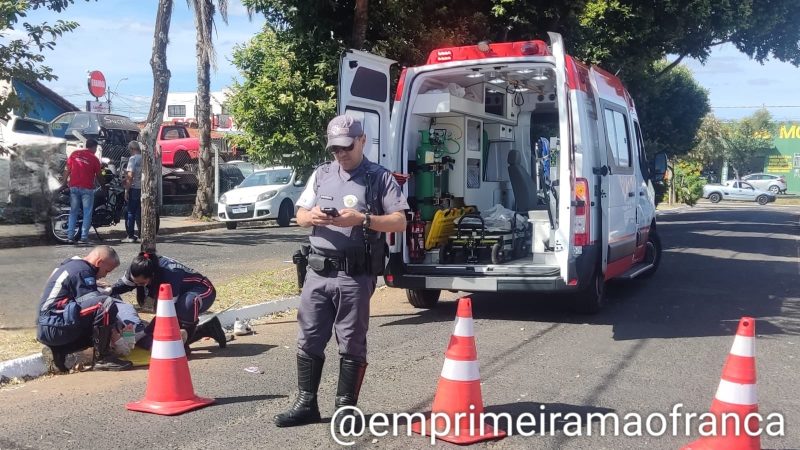 Motociclista sofre fratura após ser atingido por veículo em cruzamento de Franca