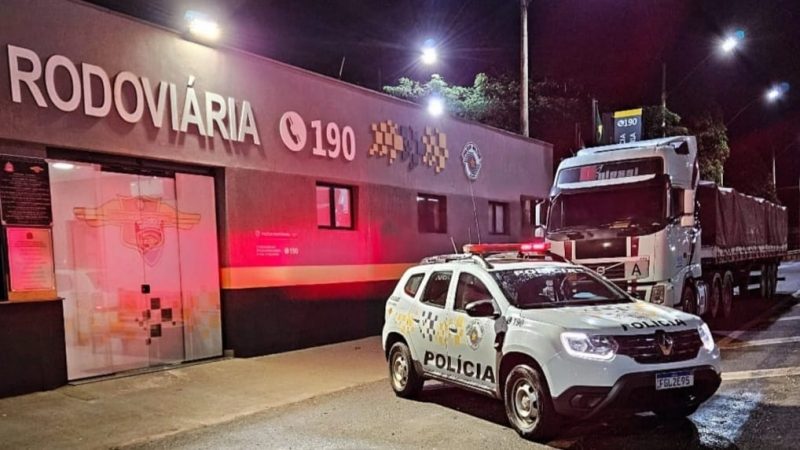 Boliviano é detido pela Polícia Rodoviária com folhas de coca e cocaína na região