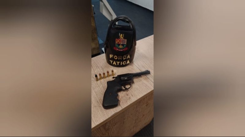 Homem é preso com revólver durante abordagem da Força Tática no Jardim Guanabara