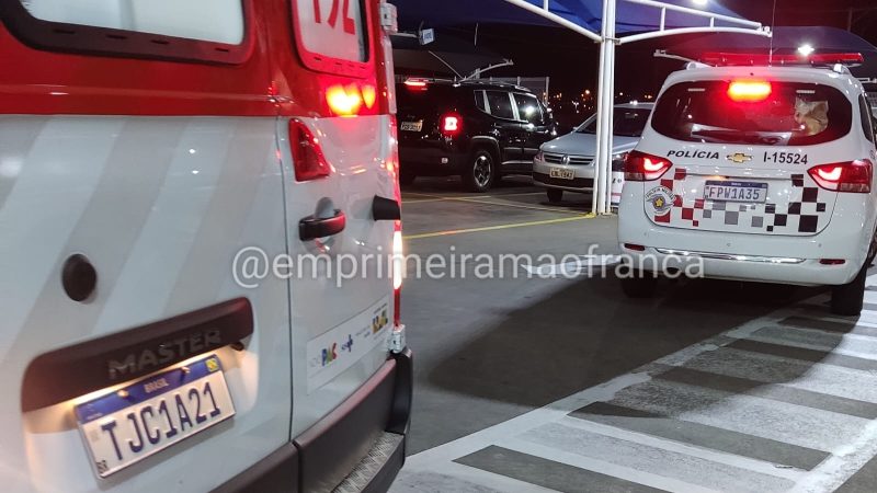 Criminoso furta whisky em supermercado e na fuga cai e quebra garrafa