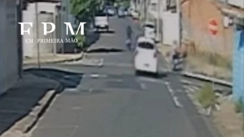Motorista avança sinal de pare e causa acidente em cruzamento de Franca