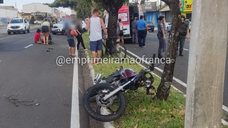 Jovem morre após colidir moto contra árvore na Avenida Chico Júlio, em Franca