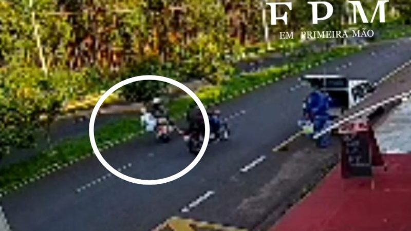 Câmera de segurança registra queda de moto que deixou mulher ferida na zona norte de Franca