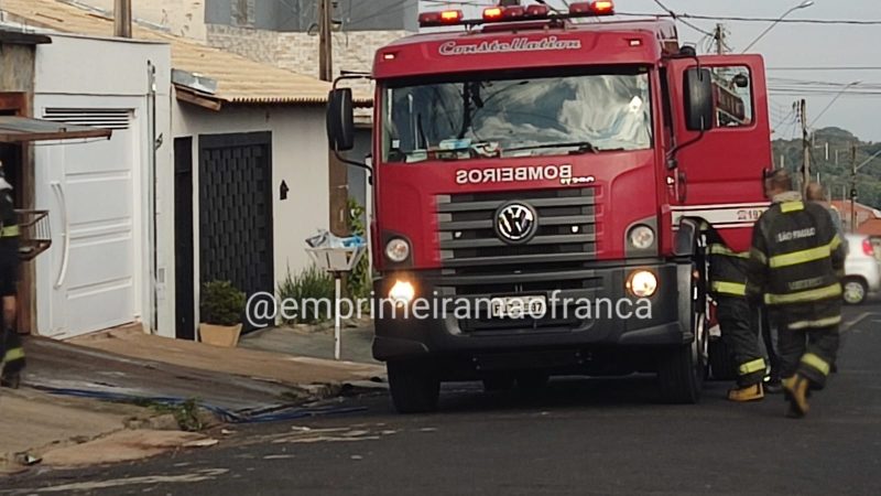 Incêndio em residência no Jardim Paineiras mobiliza equipes do Corpo de Bombeiros