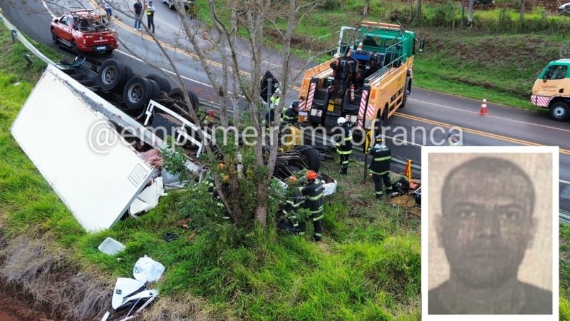 Uma pessoa morreu e outras duas ficaram feridas após capotamento de caminhão em rodovia da região